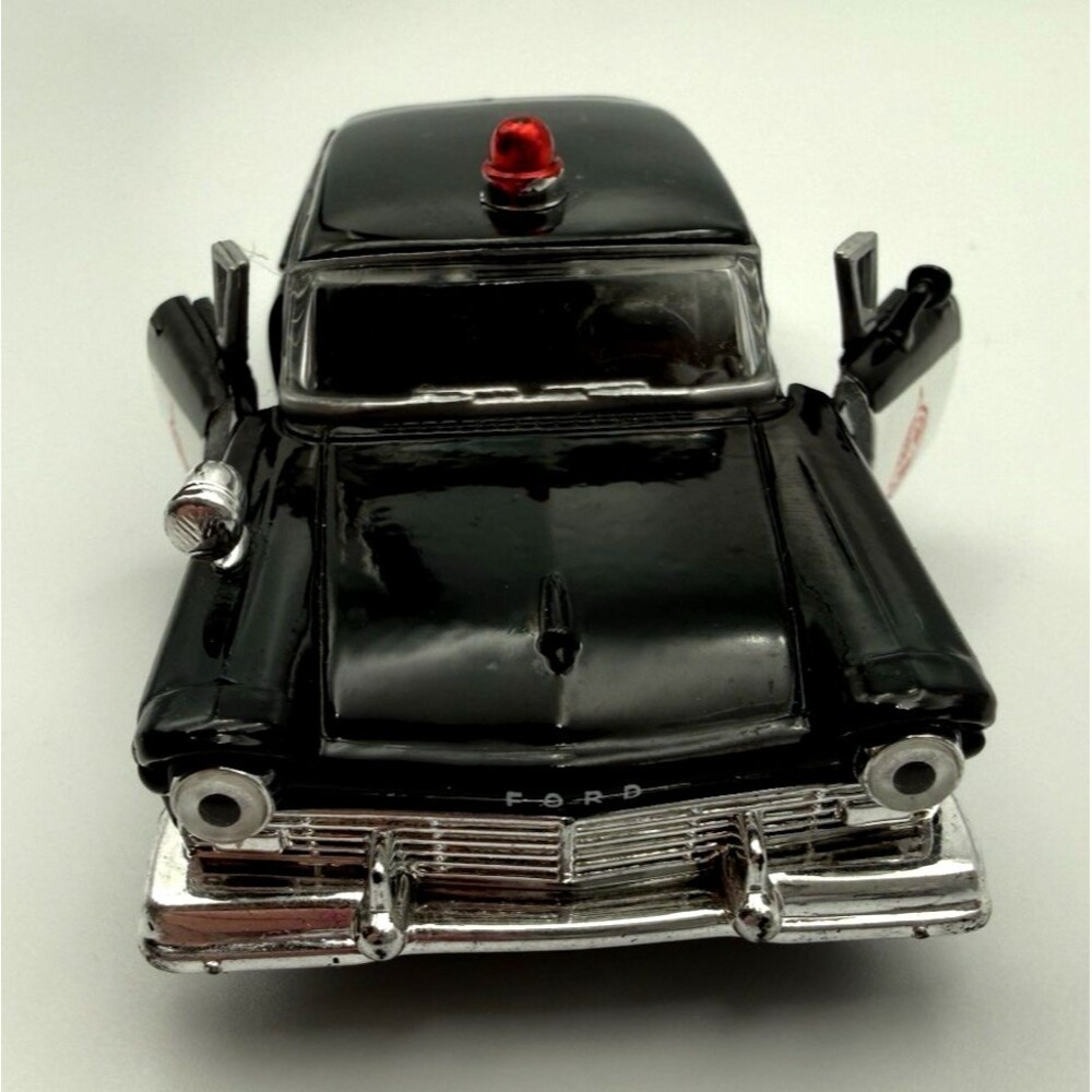 Road Champs 1957 Ford Fairlane Police Car, 1:43 scale